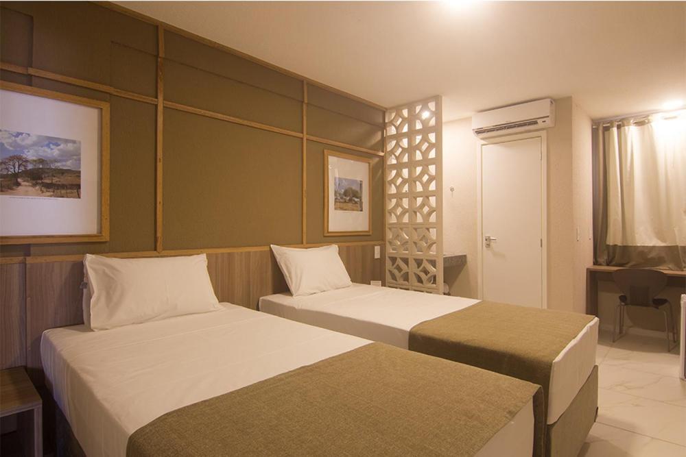 Hotel Privillege Santana do Ipanema Esterno foto